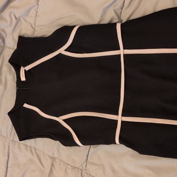 CALVIN KLEIN BODYCON BLACK WITH WHITE PIPING SHEATH DRESS SZ 6 PANEL - Picture 2 of 3